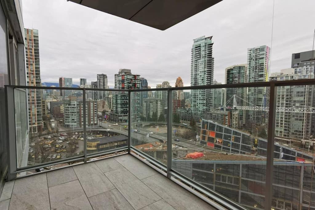 Luxury 1Br With Great View In Downtown Vancouver Apartment Exterior photo